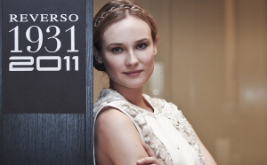 Diane Kruger, égérie de Jaeger-LeCoultre, présente la nouvelle Jaeger Lecoultre Grande Reverso Lady Ultra Thin.