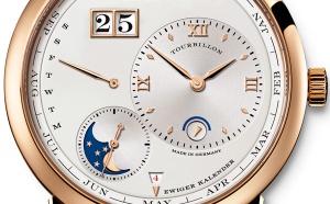 Un chef-d’oeuvre horloger doté de deux complications : la LANGE 1 TOURBILLON QUANTIÈME PERPÉTUEL